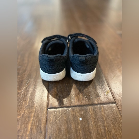 Used Pre-Owned HIITAVE Kids Shoes, Size 6 - Picture 5 of 5